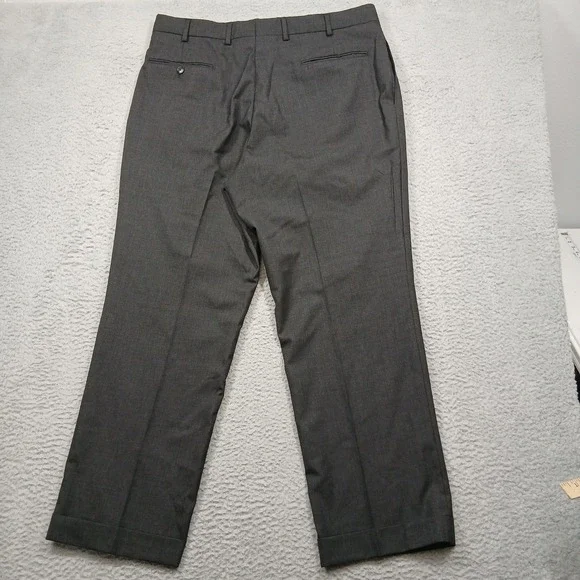 Jos A Bank Classic Collection Men's 44R‎ Gray Wool Suit 2-Button 38x30 Pants